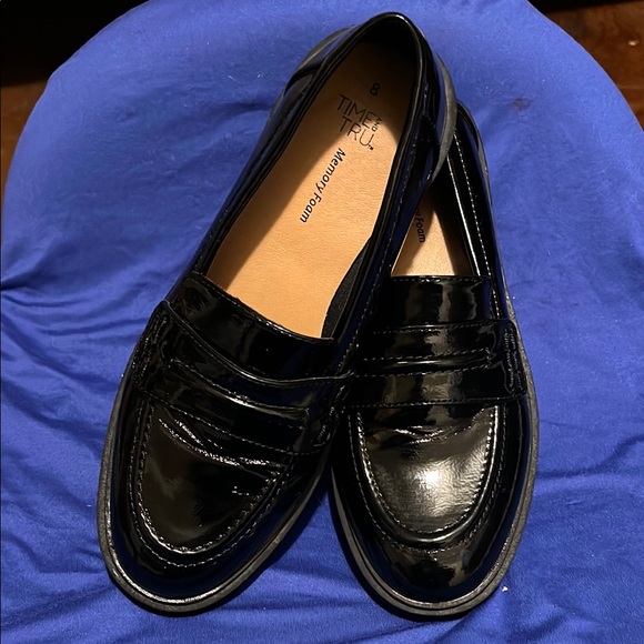 Time and Tru Women's Black Loafers - Picture 2 of 6